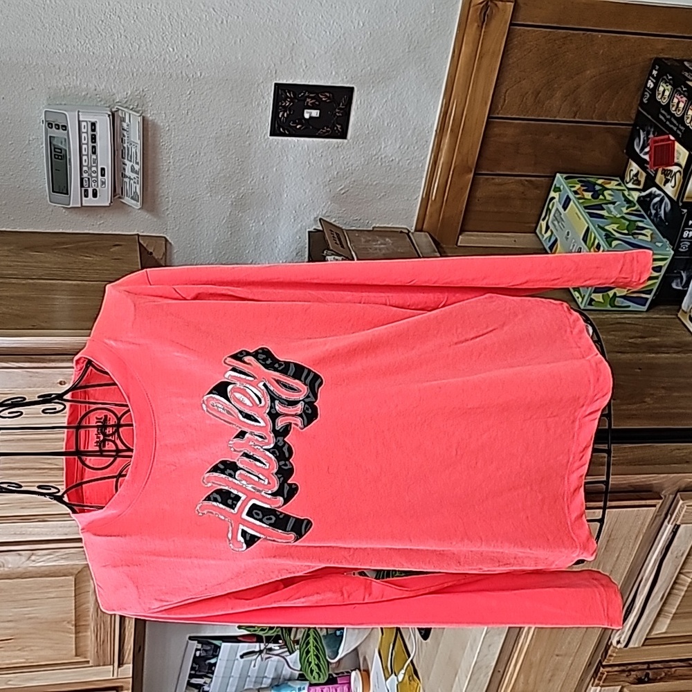 YRS 13 to 15 >Hurley long sleeved TShirt.  Girls or Junior XL.  Fits woman smalL